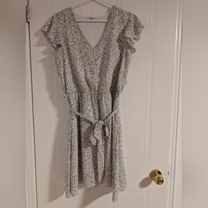 White floral dress suzy shier